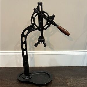 Pottery barn Vintners standing wine opener